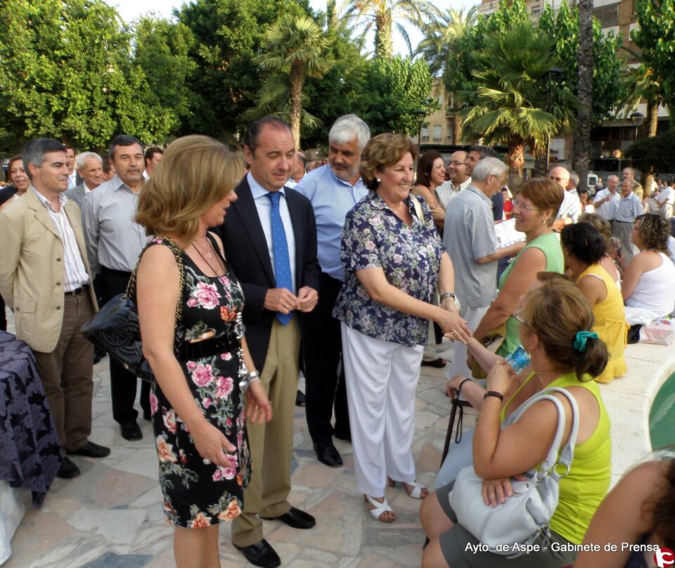 SE INAUGURA EL PARQUE DR. CALATAYUD CON MÚSICA Y BAILE REMEMORANDO LAS ANTIGUAS VERBENAS
