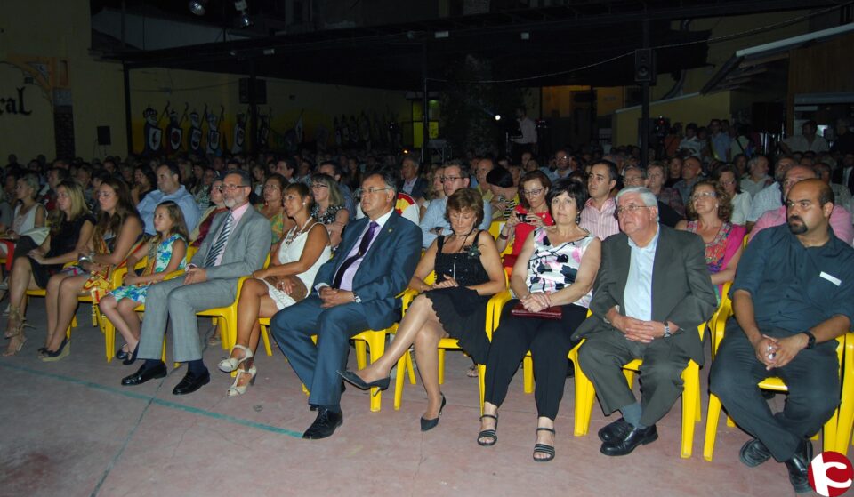El Patio Festero lleno hasta la bandera en su gala de presentación de su Revista feste ra Día 4 que fuera
