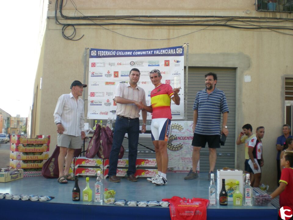 Éxito de participación en la prueba ciclista amateur organizada por la comparsa de Contrabandistas y el Club Ciclista