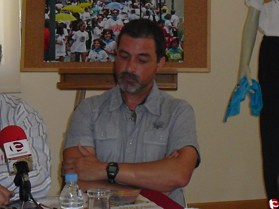 La camiseta para "Correr la Traca" ha sido diseñada por el artista Eldense Camilo Valor