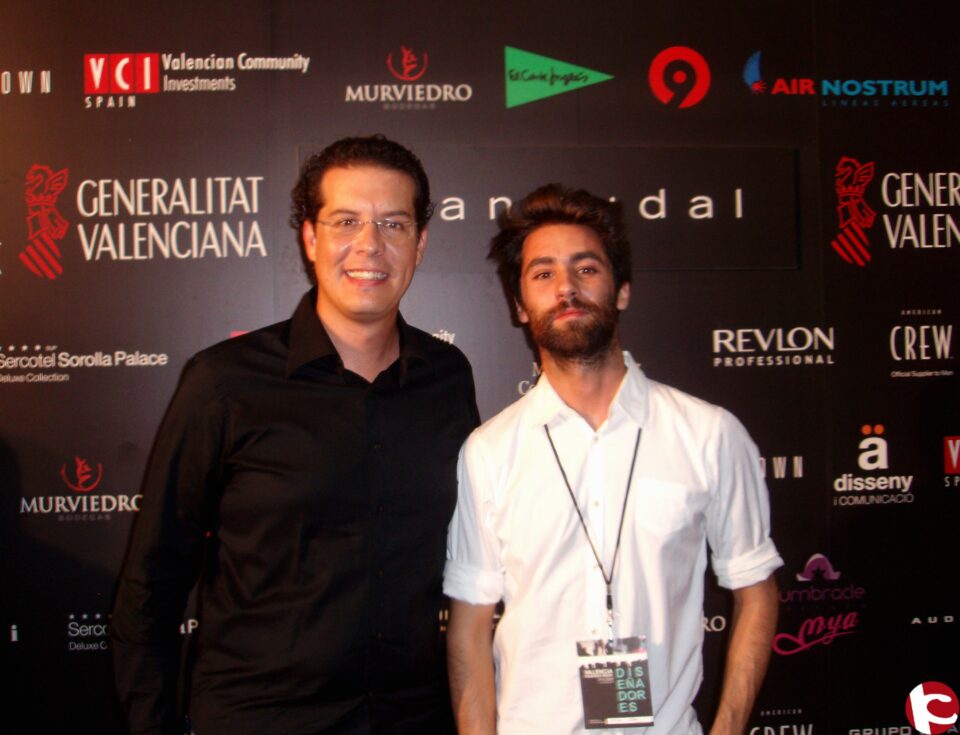 Alfaro apoya al joven diseñador Juan Vidal en la pasarela Fashion Week de Valencia