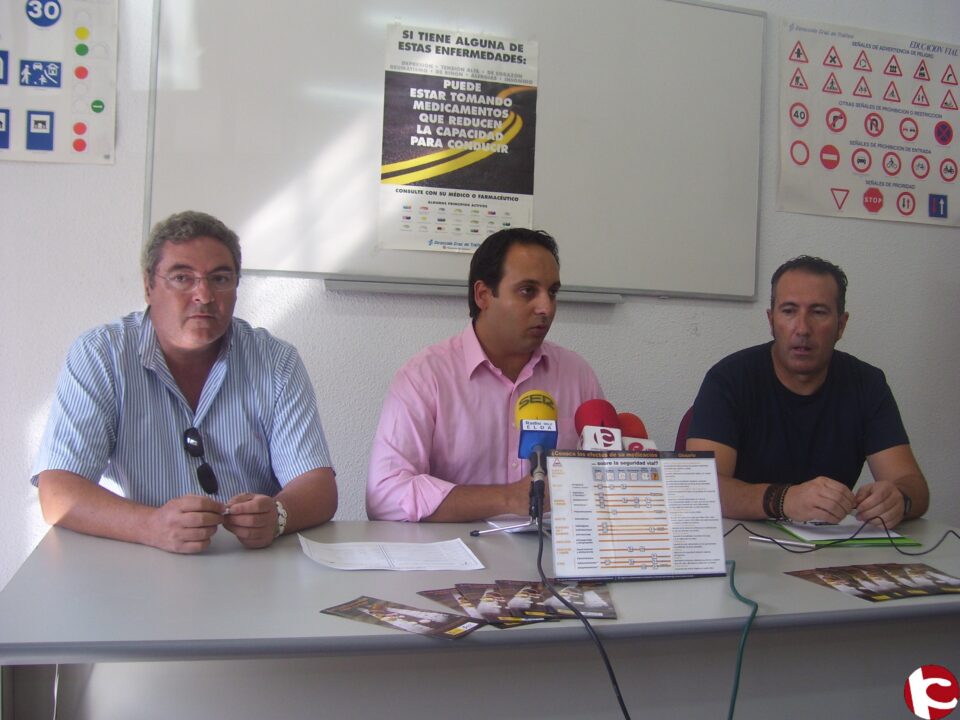 La Comisión de Seguridad Vial se reúne en Petrer para poner en marcha una campaña sobre los efectos de los medicamentos en la conducción