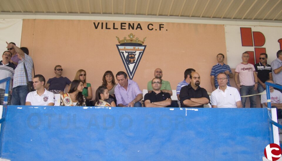 El Campo de Fútbol de La Solana se viste de gala para la presentación de las diferentes categorías del Villena C.F.