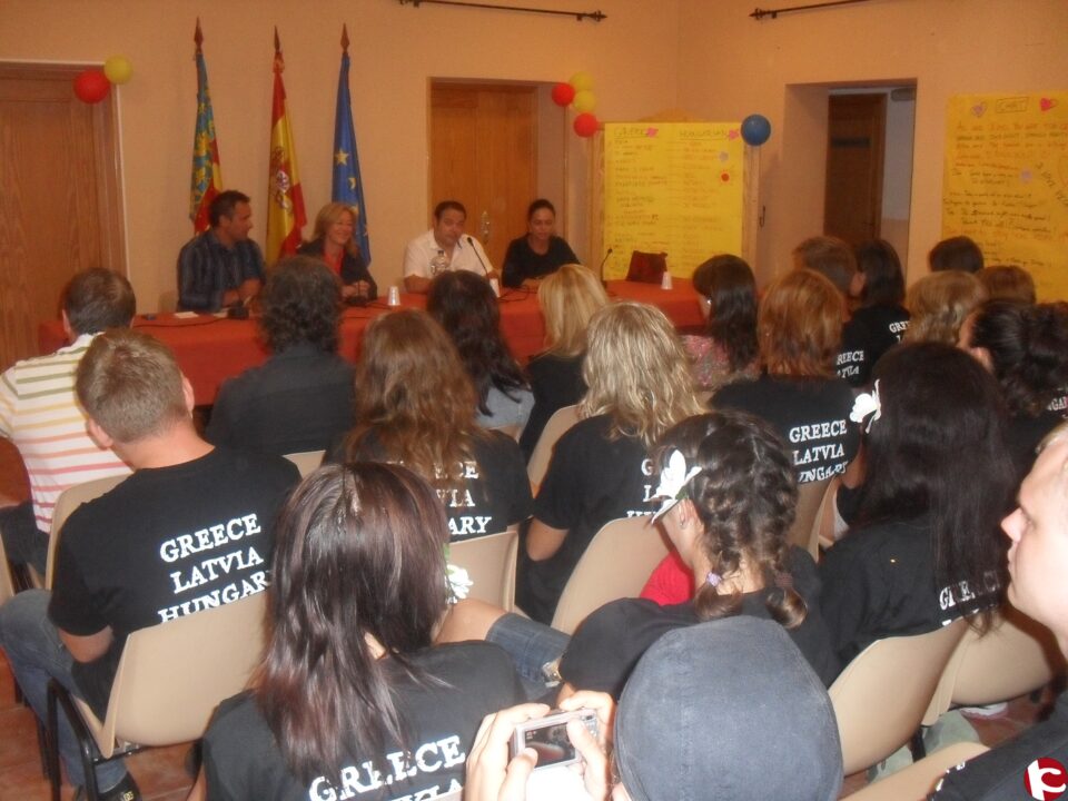 La vicepresidenta de la Diputación clausura el intercambio de jóvenes de cuatro países de la Unión Europea celebrado en Salinas