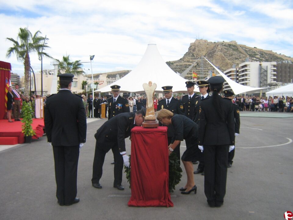 Acto solemne de homenaje a los caídos en acto de servicio y la imposición de condecoraciones al mérito policial con motivo de la Festividad de los Santos Ángeles Custodios