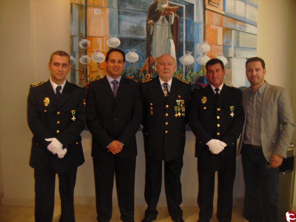 La Policía Nacional condecora a sus agentes destacados durante la celebración de la festividad de los Ángeles Custodios
