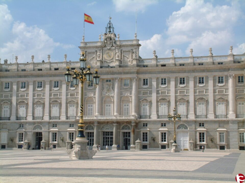 La Casa Real invita a la Alcaldesa a la recpeción con motivo del día de la Hispanidad que se celebra en el Palacio Real
