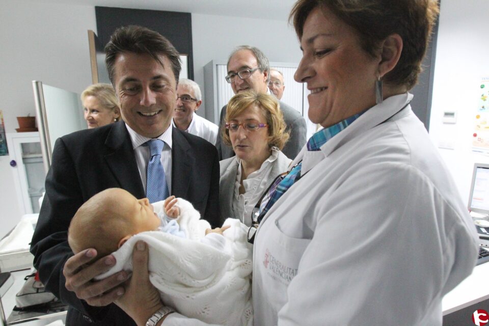 Sanitat invierte dos millones de euros para mejorar la asistencia a los ciudadanos de Sax y Salinas