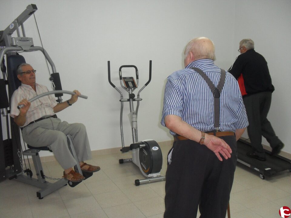 La Diputación dota de un gimnasio al Club de Jubilados y Pensionistas de Salinas