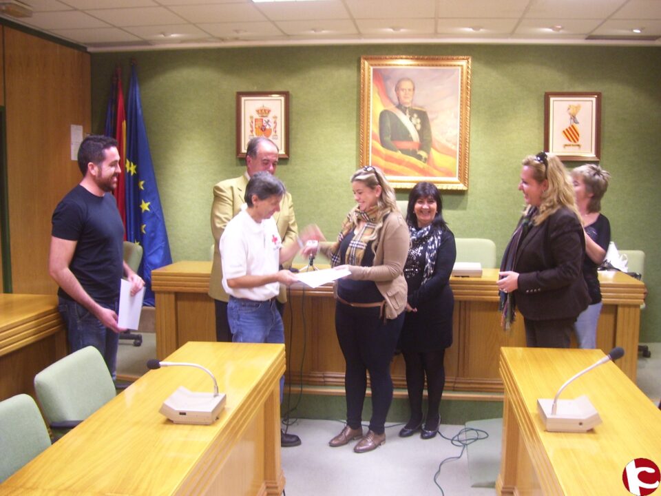 Un desfile de moda solidario consigue recaudar 3.600  para Cruz Roja y Aspanion