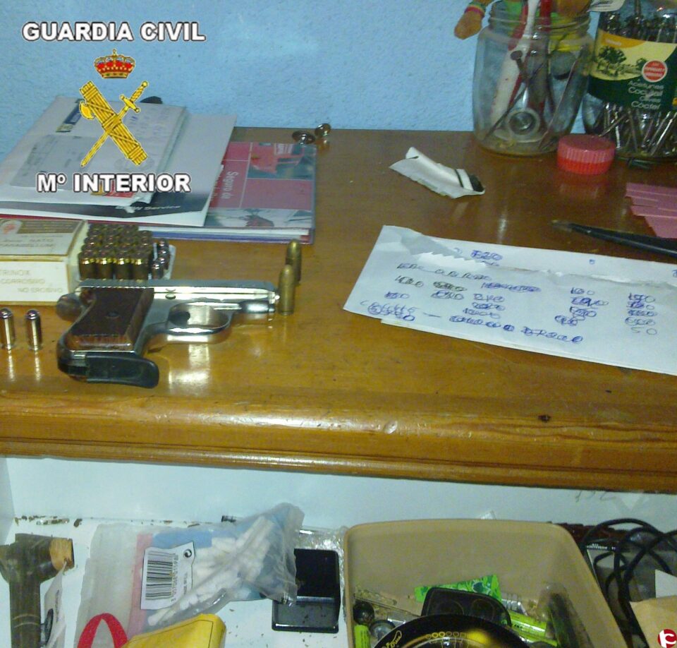 Tres personas detenidas por tráfico de drogas durante un control de la Guardia Civil en El Campello