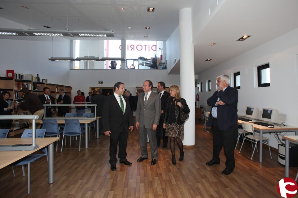 Ripoll inaugura la biblioteca y las nuevas salas del Auditorio de Salinas en las que la Diputación ha invertido 109.000 euros