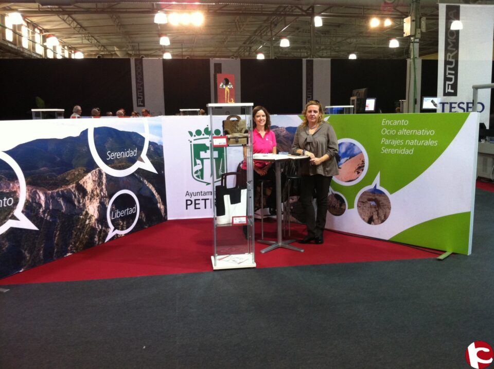 Petrer asiste a Futurmoda en donde expone las maquetas ganadoras de los premios Model