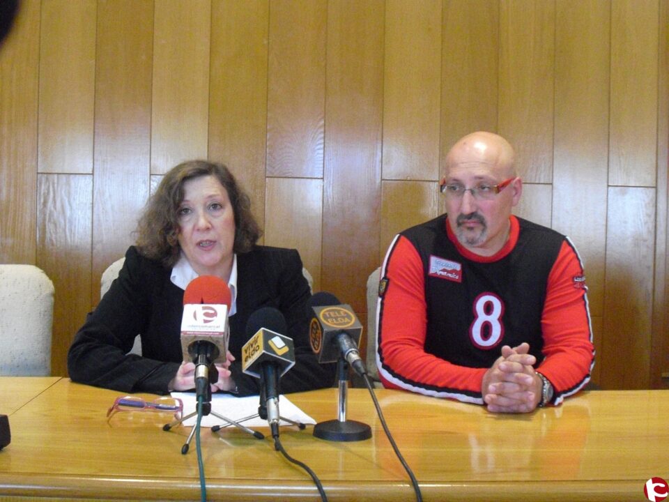 IU tilda a la alcaldesa de "neofranquista disfrazada de demócrata" por no aceptar las mociones de este grupo en el pleno