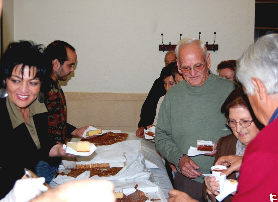 La alcaldesa rinde homenaje a todos los mayores de Monforte
