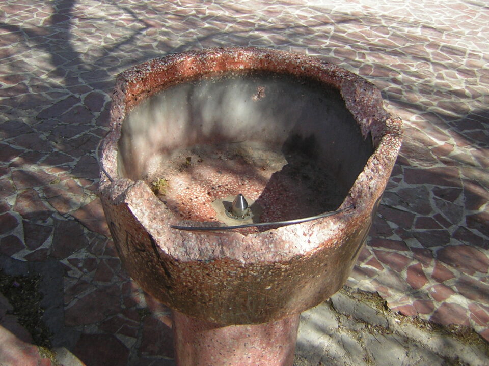 Critican el estado de la fuente del Paseo Chapí