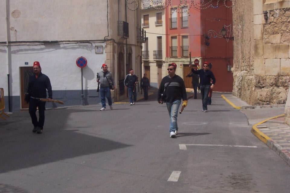 Se imparte un curso para el uso correcto de fuegos artificiales y arcabucería