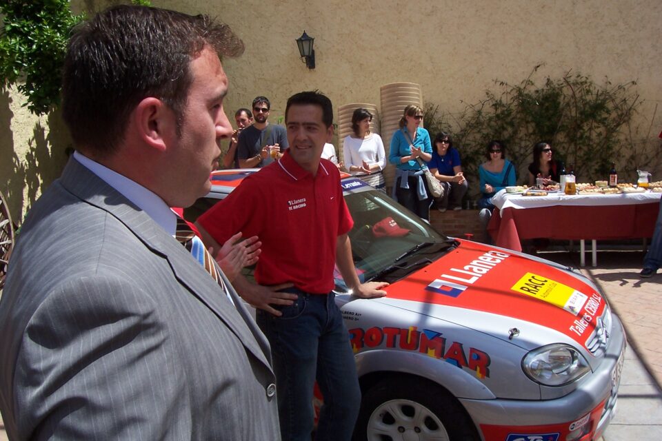 Llanera apoya a dos jóvenes promesas del mundo del motor