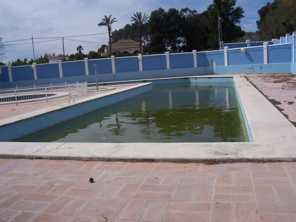 Tres empresas compiten por la explotación de los servicios deportivos