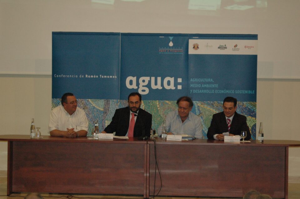 Ramón Tamames: La derogación del trasvase del Ebro sólo se justifica en términos políticos