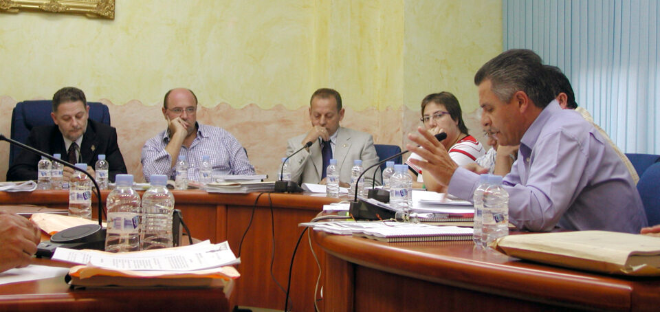 El alcalde pide disculpas por el retraso de las viviendas sociales