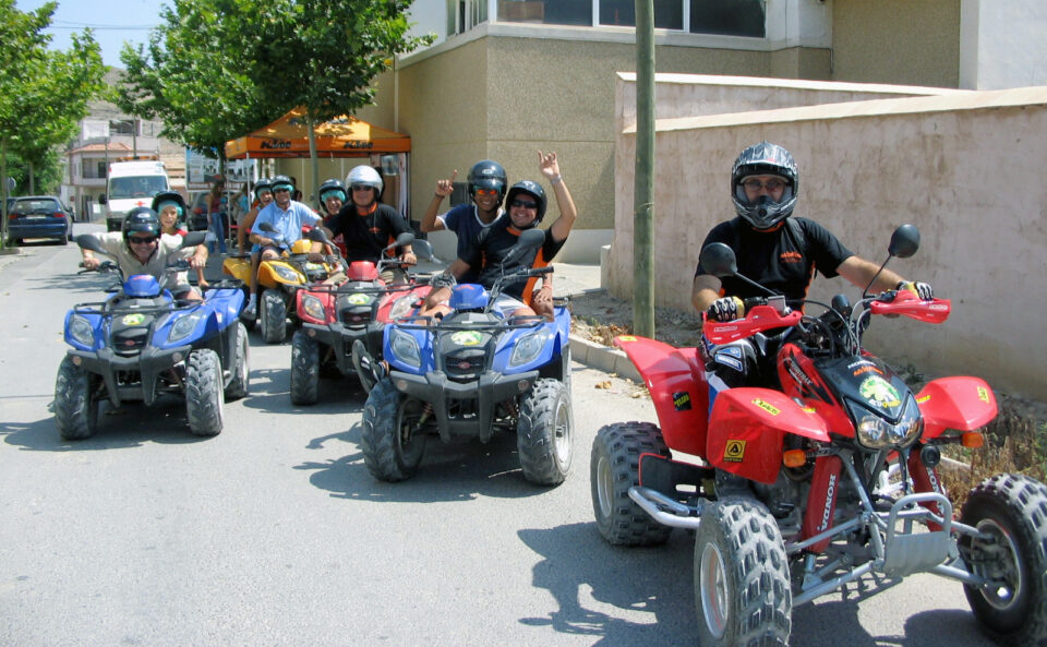 Novedosa y exitosa propuesta en las jornadas culturales: recorridos guiados en quad
