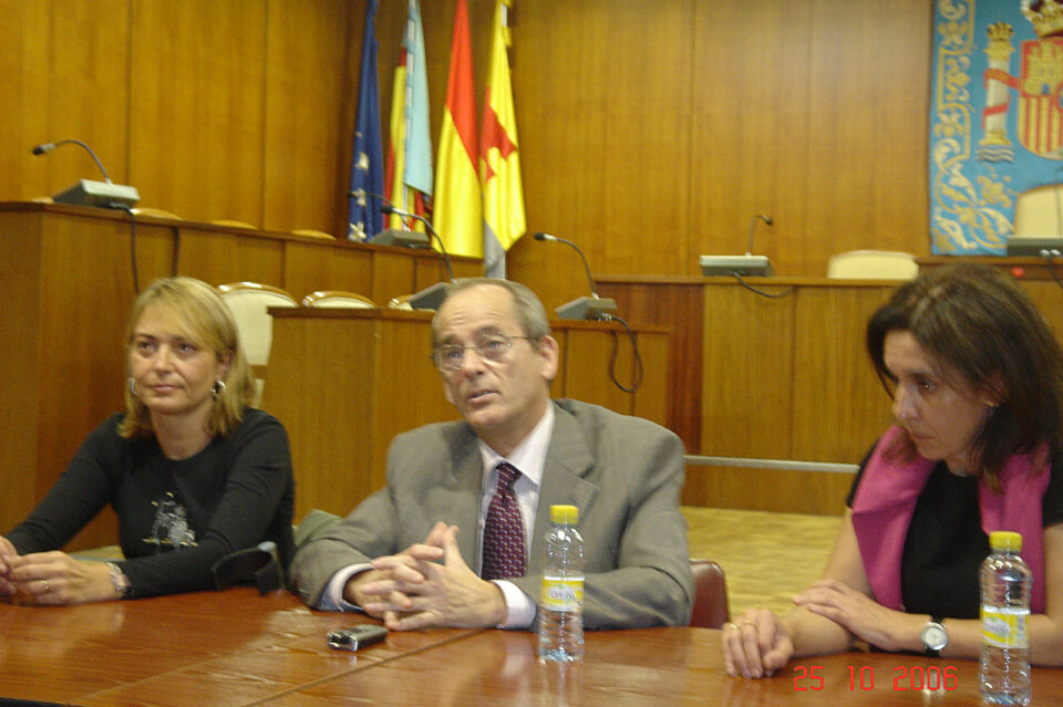 El Secretario Autonómico de Prestaciones Sociosanitarias tranquiliza a los padres de alumnos del Sanchis Banús y Taller Ocupacional