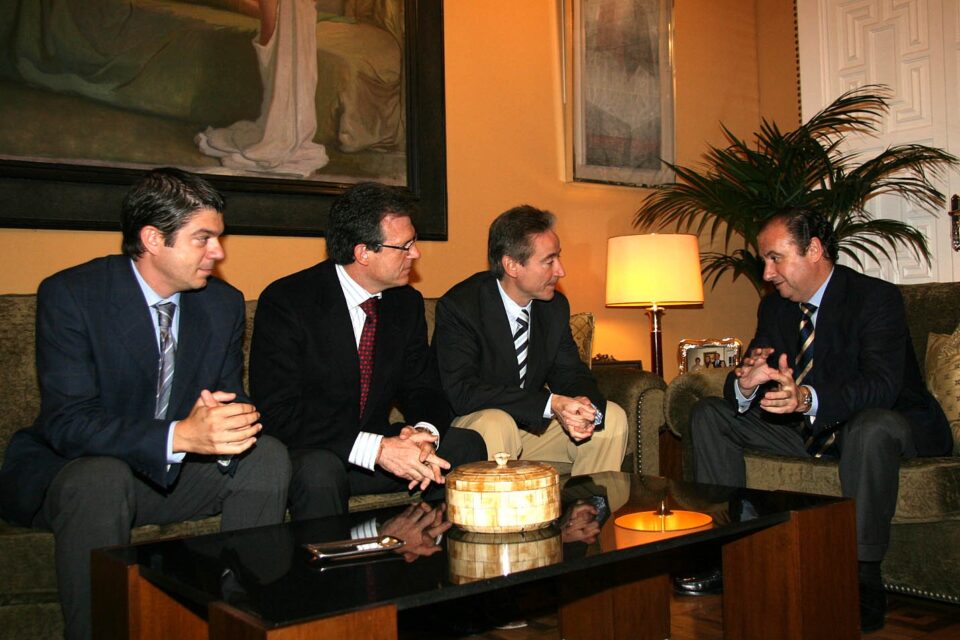 Visita alcalde de Alcoy y presidente de la asociación San Jorge