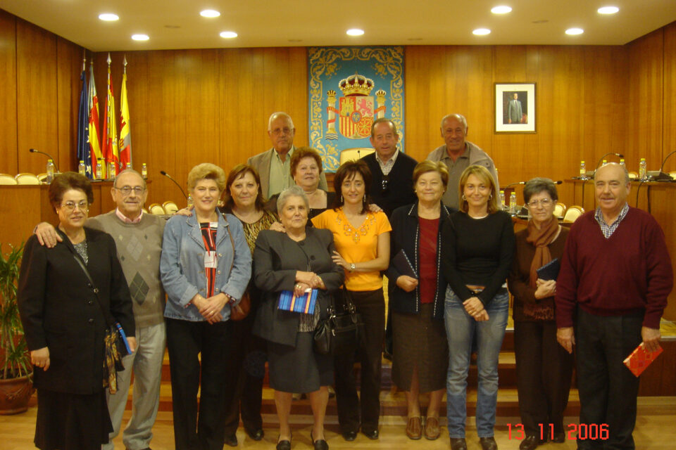 Mayte Parra reconoce con un obsequio al Grupo de Teatro Frenesí