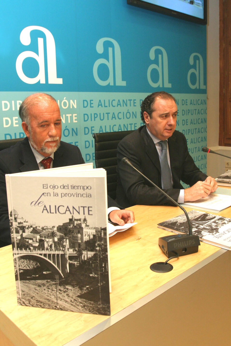 LA DIPUTACIÓN DE ALICANTE PRESENTA MÁS DE 220 FOTOGRAFÍAS EN EL SEGUNDO VOLUMEN DE EL OJO DEL TIEMPO EN LA PROVINCIA DE ALICANTE DE LA C A LA O