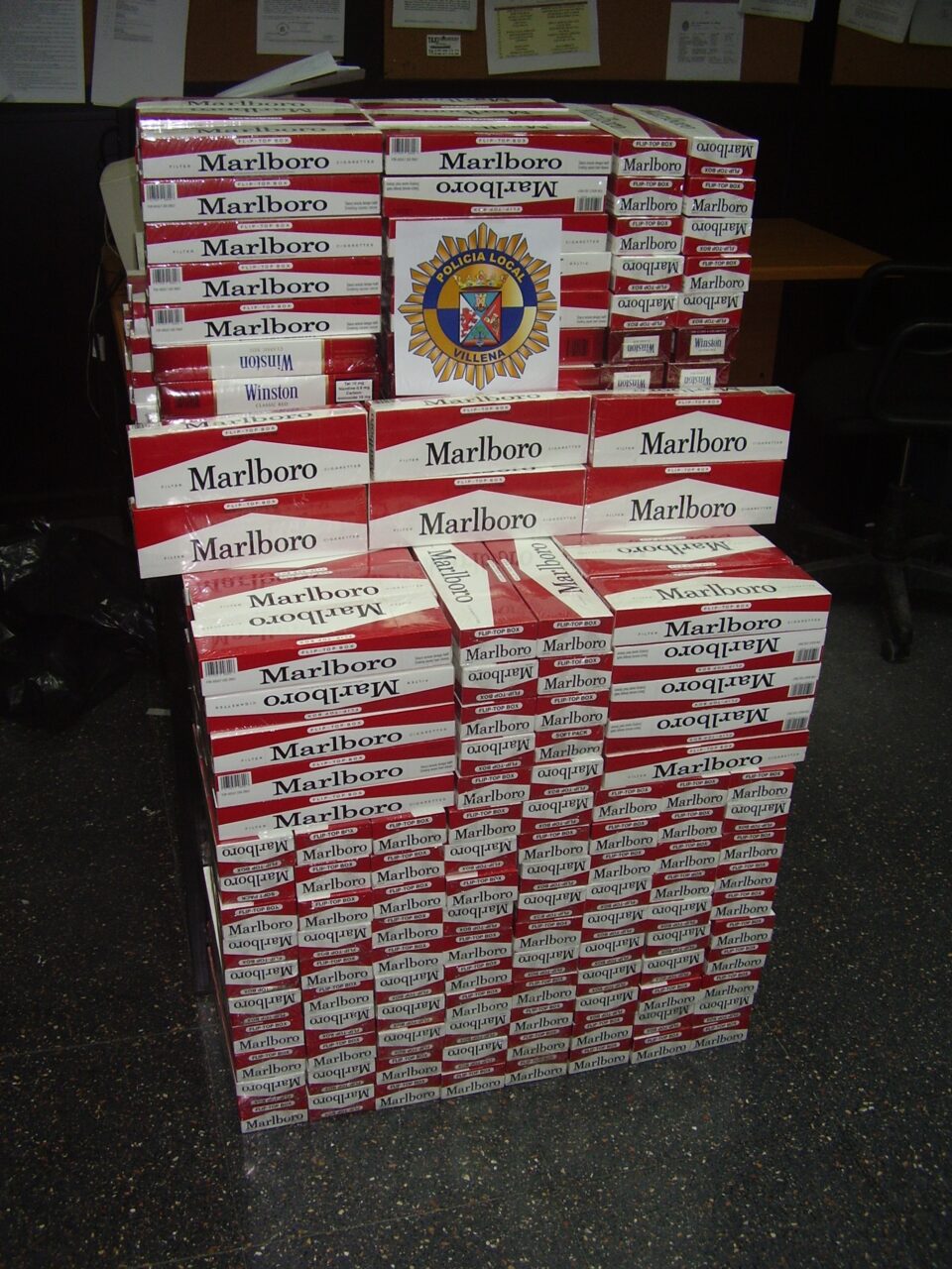 LA POLICÍA LOCAL INTERCEPTA DOS MIL QUINIENTAS CAJETILLAS DE TABACO RUBIO AMERICANO