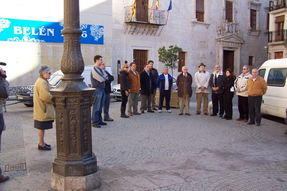 SE CONVOCAN DOS CONCENTRACIONES EN CONTRA DEL TERRORISMO CON CIERTOS "PARECIDOS Y DIFERENCIAS"