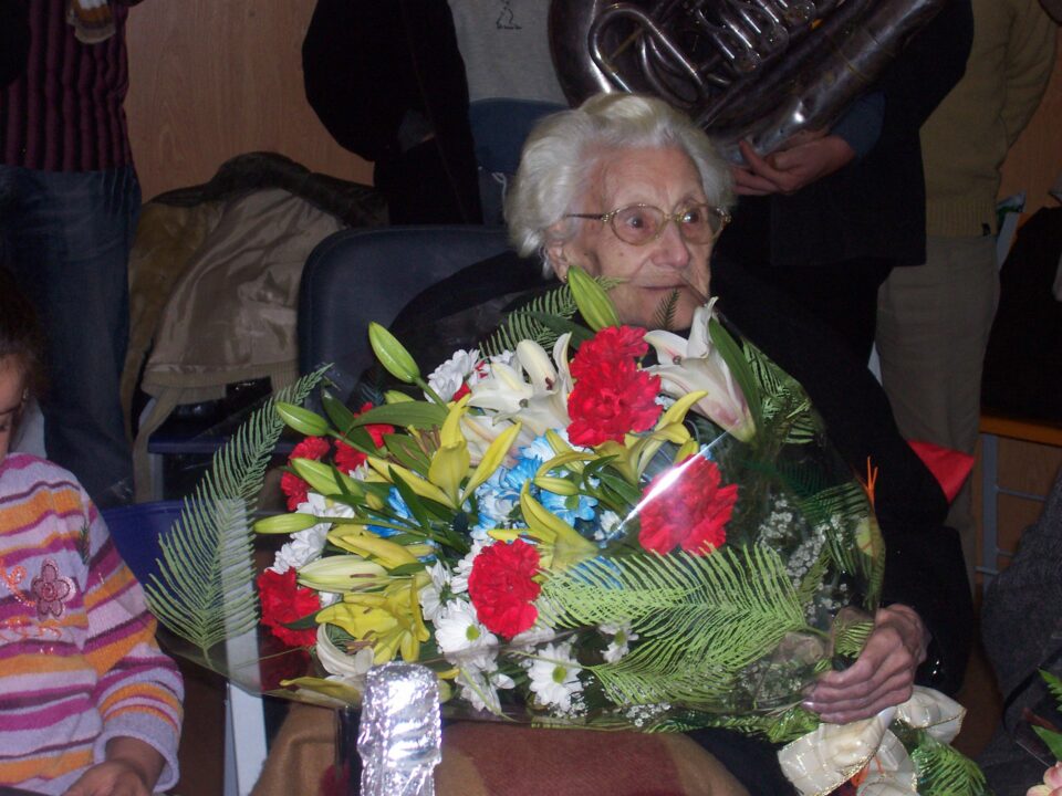 LA ABUELA MÁS ABUELA CUMPLIÓ EL DÍA DE REYES 102 AÑOS. TODO UN GRAN REGALO DE SS.MM