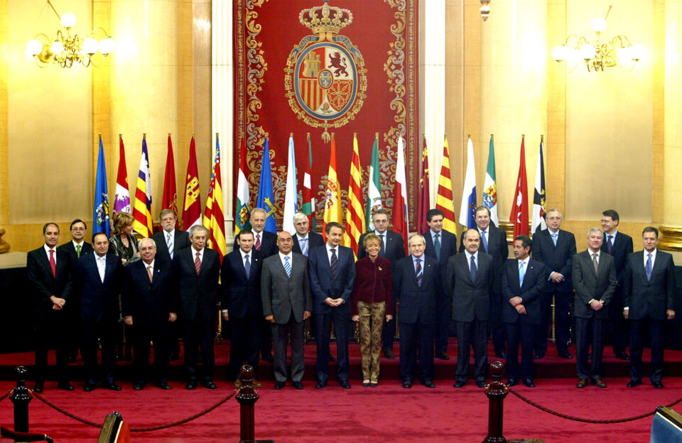 Camps pide reestablecer el amplio consenso alcanzado con el PHN y reclama para la Comunidad el agua que el Ebro tira al mar