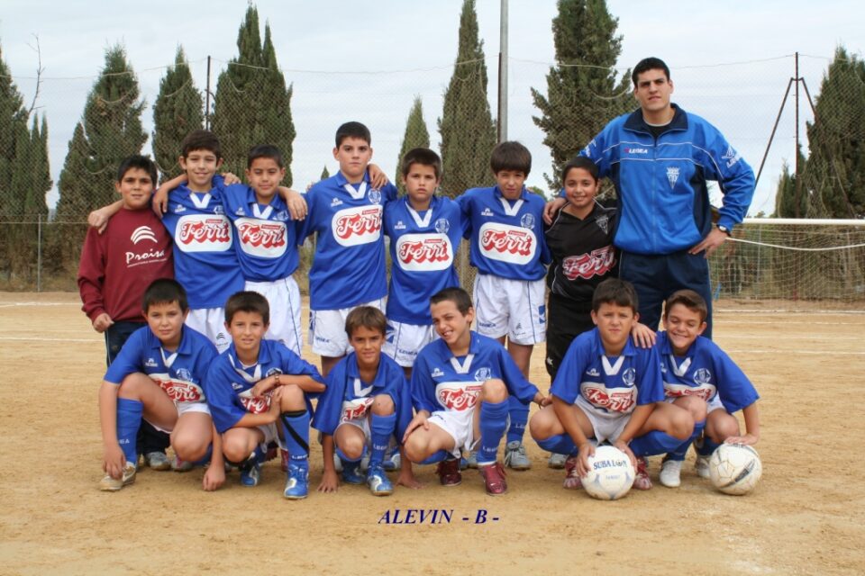 EL VILLENA C.F. SE PASEO FRENTE AL SANTA POLA