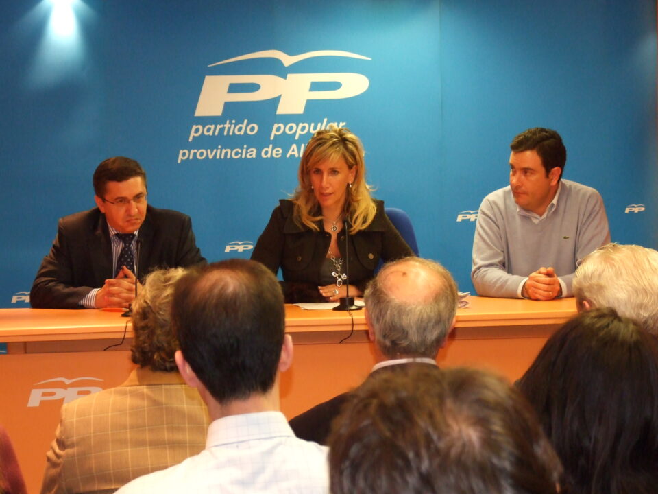 Cristina Serrano se reúne con alcaldes de la provincia para tratar la legislación de Ordenación del Territorio y la visita de los europarlamentarios