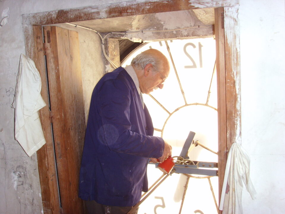 LA FAMILIA MURILLO GARANTIZA LOS RELOJES DE SANTA MARÍA Y SANTIAGO