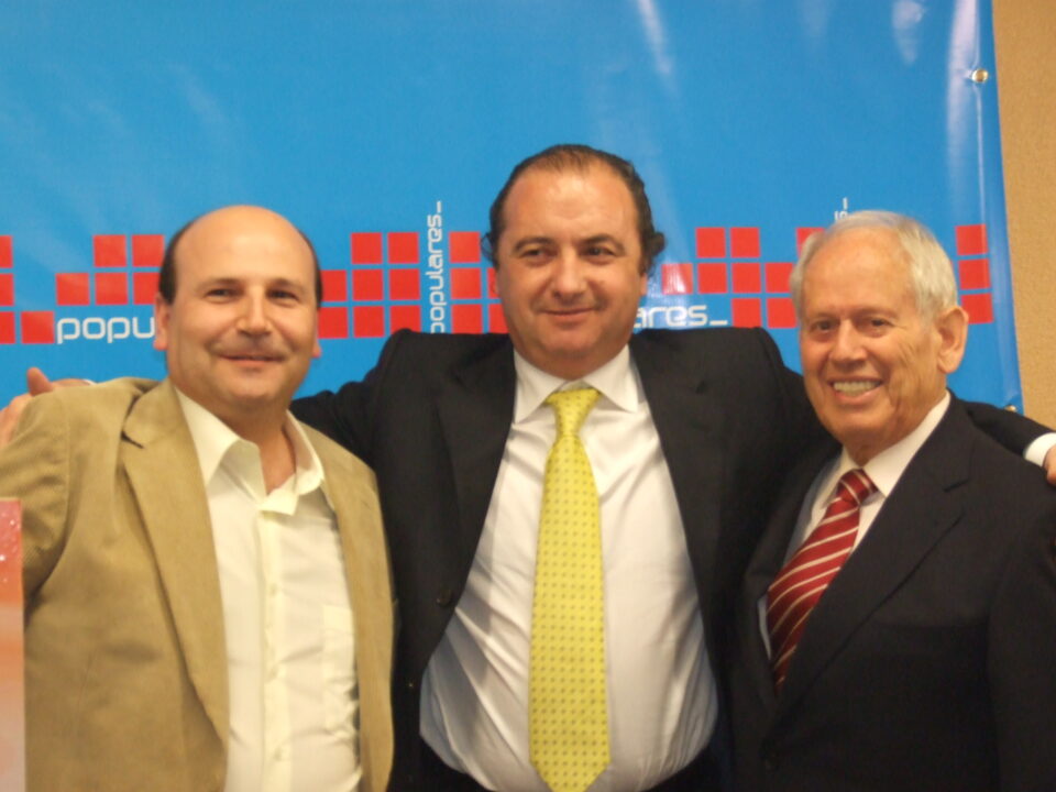 JUAN RICO RENUNCIA A SU CANDIDATURA