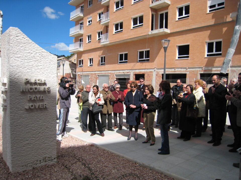 Monolito para conmemorar la Plaza dedicada a Nicolás Payá Jover