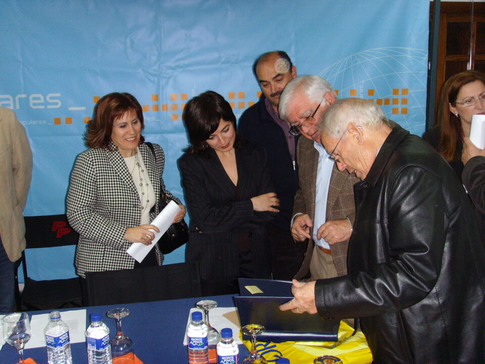 LLEDÓ: "LA ALCALDESA BUSCA SALIR EN LA FOTO A TRES PARTES"