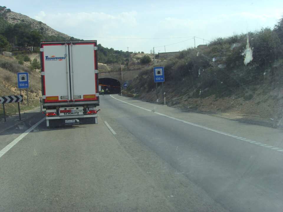 UN MUERTO Y VARIOS HERIDOS EN UN ACCIDENTE DE TRÁFICO EN LA AUTOVÍA A LA ALTURA DEL CEMENTERIO MUNICIPAL