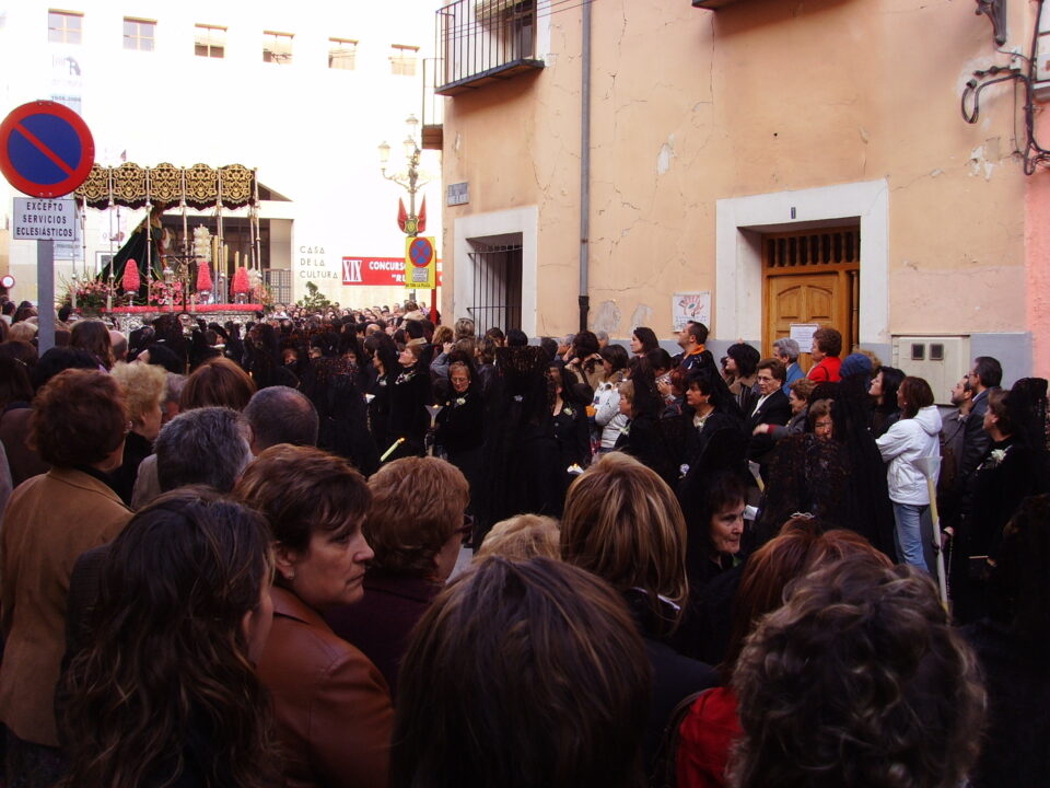 LOS COSTALEROS DE LA ESPERANZA PERFUMAN DE ARTE LAS CALLES DE LA CIUDAD