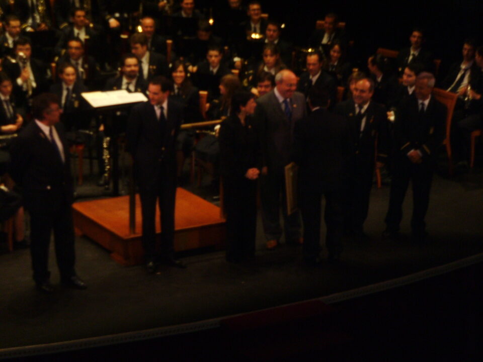 LA LLUVIA IMPIDE EL DESFILE DE LAS BANDAS DE BUÑOL Y VILLENA EN EL HOMENAJE AL COMPOSITOR CARRASCOSA