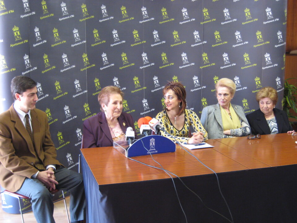 Cesión al Ayuntamiento de Ibi de los bienes muebles y el fondo documental de Rico