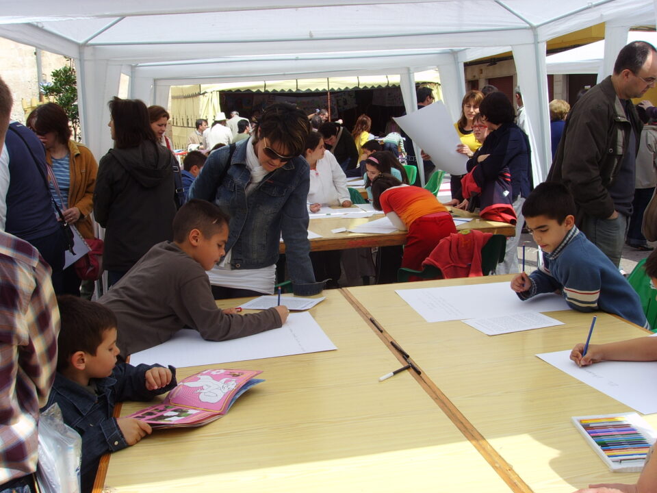 LOS LIBROS SALEN A LA CALLE PARA ANIMAR A LA LECTURA