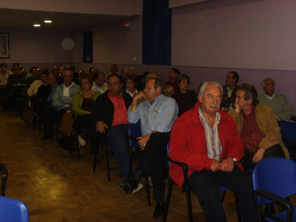 CALIENTE DEBATE EN LA REUNIÓN CONVOCADA POR EL COLECTIVO DEL ALEJAMIENTO