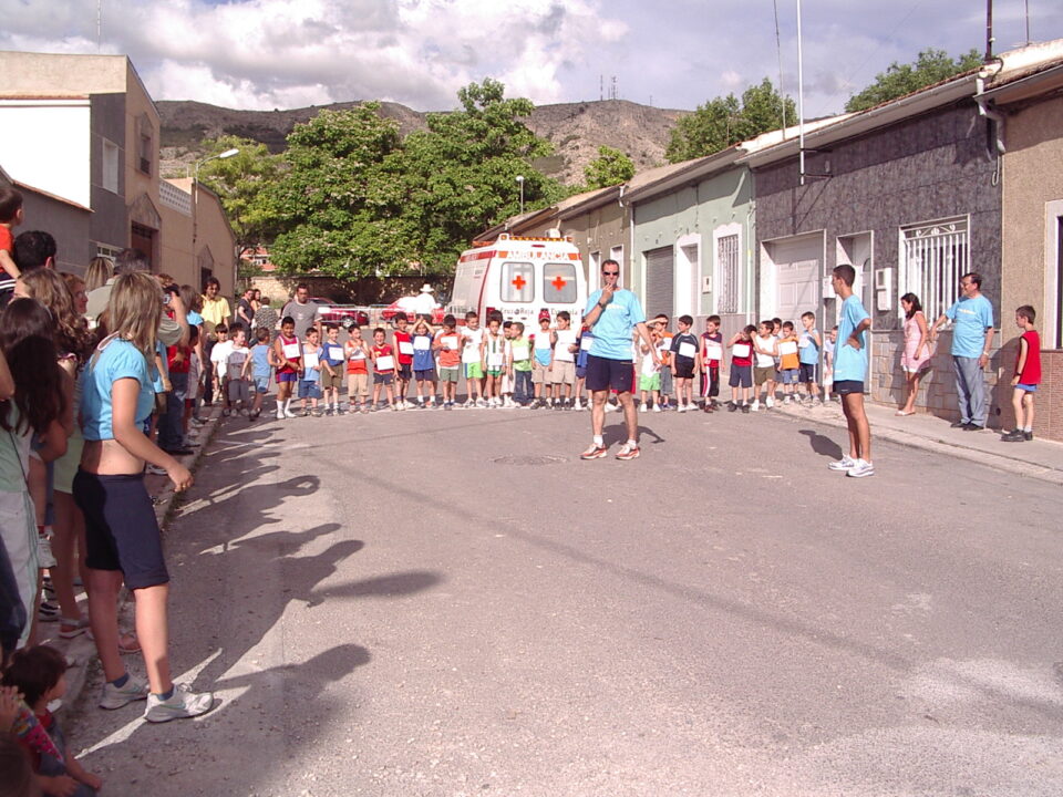 GRAN PARTICIPACIÓN EN LA CARRERA INFANTIL DE LA AA.VV. DE LA PAZ