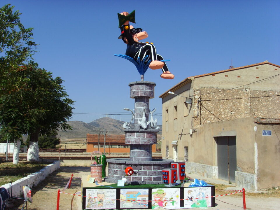 SE PLANTA LA FALLA EN LA ENCINA Y CONTINÚAN LAS "CRÍTICAS" A LOS POLÍTICOS