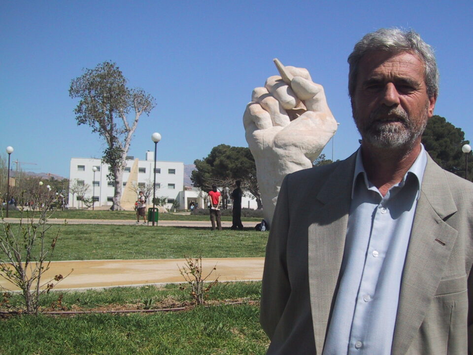 ELEUTERIO GANDÍA RECOGE EN UN LIBRO 348 FRASES HECHAS Y DICHOS EXCLUSIVOS DEL LENGUAJE