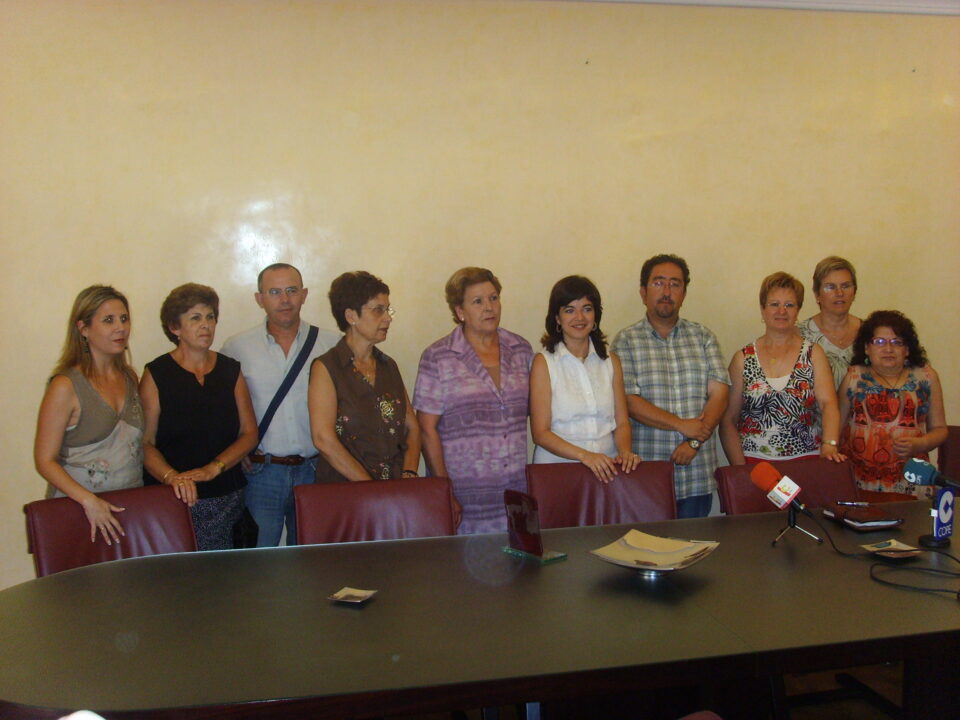 LA ALCALDESA RINDE HOMENAJE A LA ASOCIACIÓN DE VECINOS DE LA PAZ